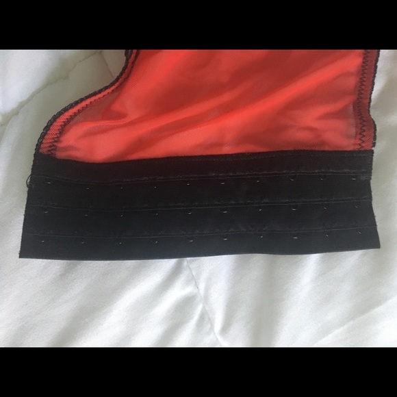 90’s Vintage Corset - Picture 4 of 5